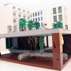 Modell av lego visar Envac Avfallshantering